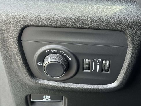 Used 2023 Jeep Grand Cherokee Altitude AWD/4WD image 22