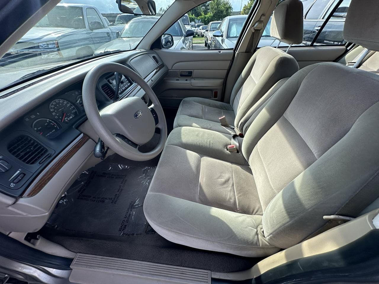Used 2005 Ford Crown Victoria RWD image 11