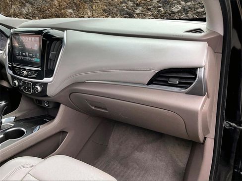 Used 2018 Chevrolet Traverse Premier image 15