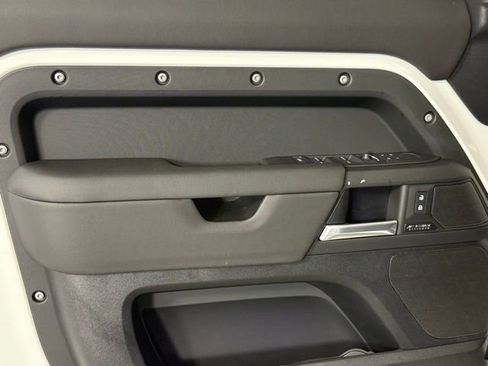 New 2025 Land Rover Defender 110 X-Dynamic SE image 12