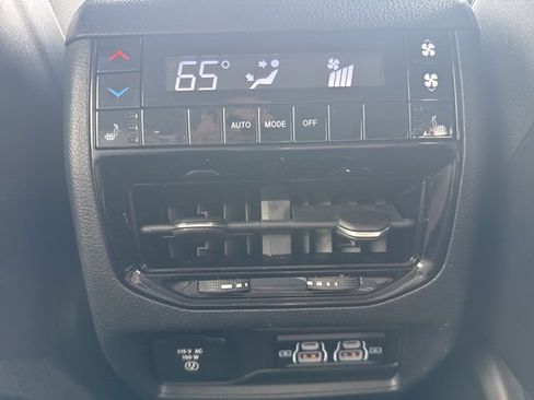 Used 2022 Jeep Grand Cherokee L Limited image 19