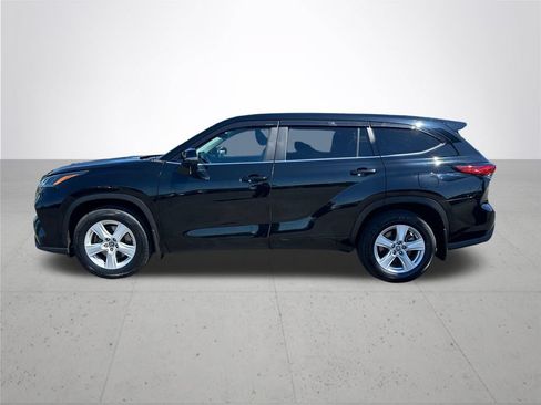Used 2023 Toyota Highlander LE AWD/4WD image 10