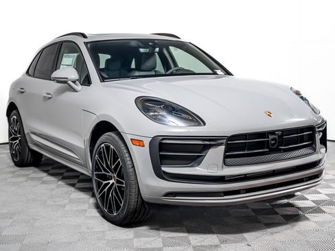New 2026 Porsche Macan image 8