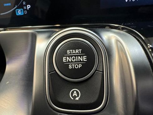 Used 2025 Mercedes-Benz GLB 250 image 24