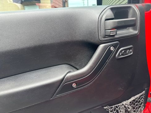 Used 2013 Jeep Wrangler Unlimited Sport AWD/4WD image 21