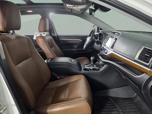 Used 2019 Toyota Highlander Limited image 23
