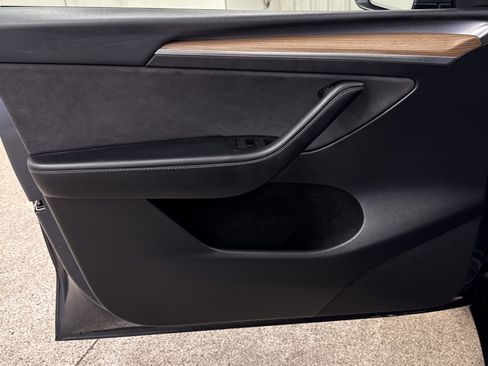 Used 2023 Tesla Model Y Long Range image 3