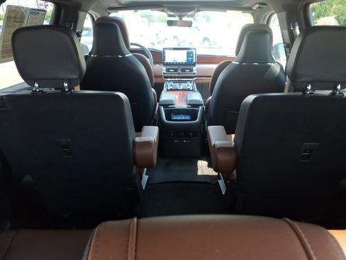 Used 2024 Lincoln Navigator Reserve AWD/4WD image 30