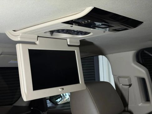 Used 2015 Chevrolet Suburban LT RWD image 25