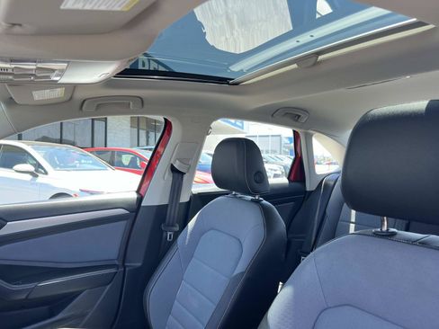 Used 2025 Volkswagen Jetta SE FWD image 19