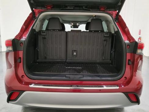 Used 2022 Toyota Highlander Platinum AWD/4WD image 14