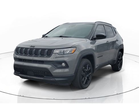 Used 2023 Jeep Compass Altitude image 3