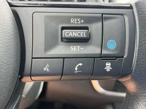 Used 2023 Nissan Rogue SV AWD/4WD image 32