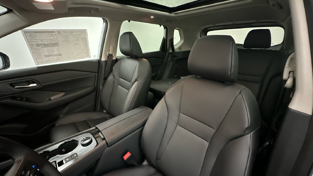 Certified 2025 Nissan Rogue SV w/ SV Premium Package AWD/4WD image 9