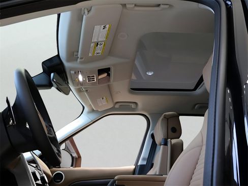 Used 2025 Land Rover Discovery Metropolitan Edition image 77