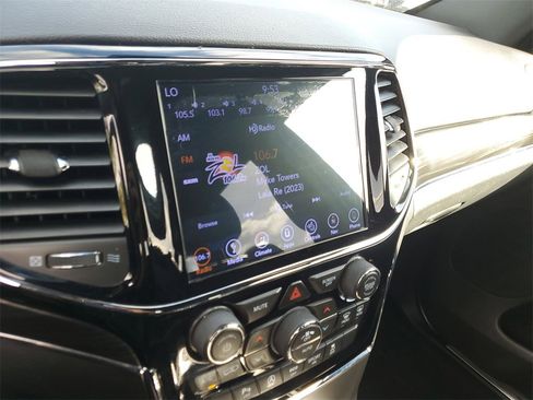 Used 2019 Jeep Grand Cherokee Limited image 29