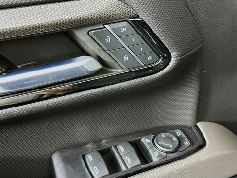 Used 2022 Chevrolet Silverado 1500 ZR2 w/ Technology Package image 18