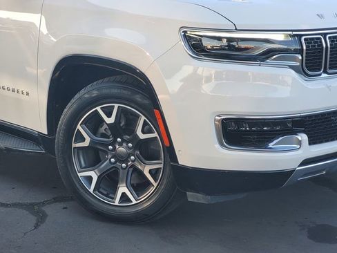 Certified 2024 Jeep Wagoneer L Series III w/ Flexible Seating Group image 3