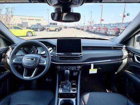 New 2026 Jeep Compass Latitude image 20