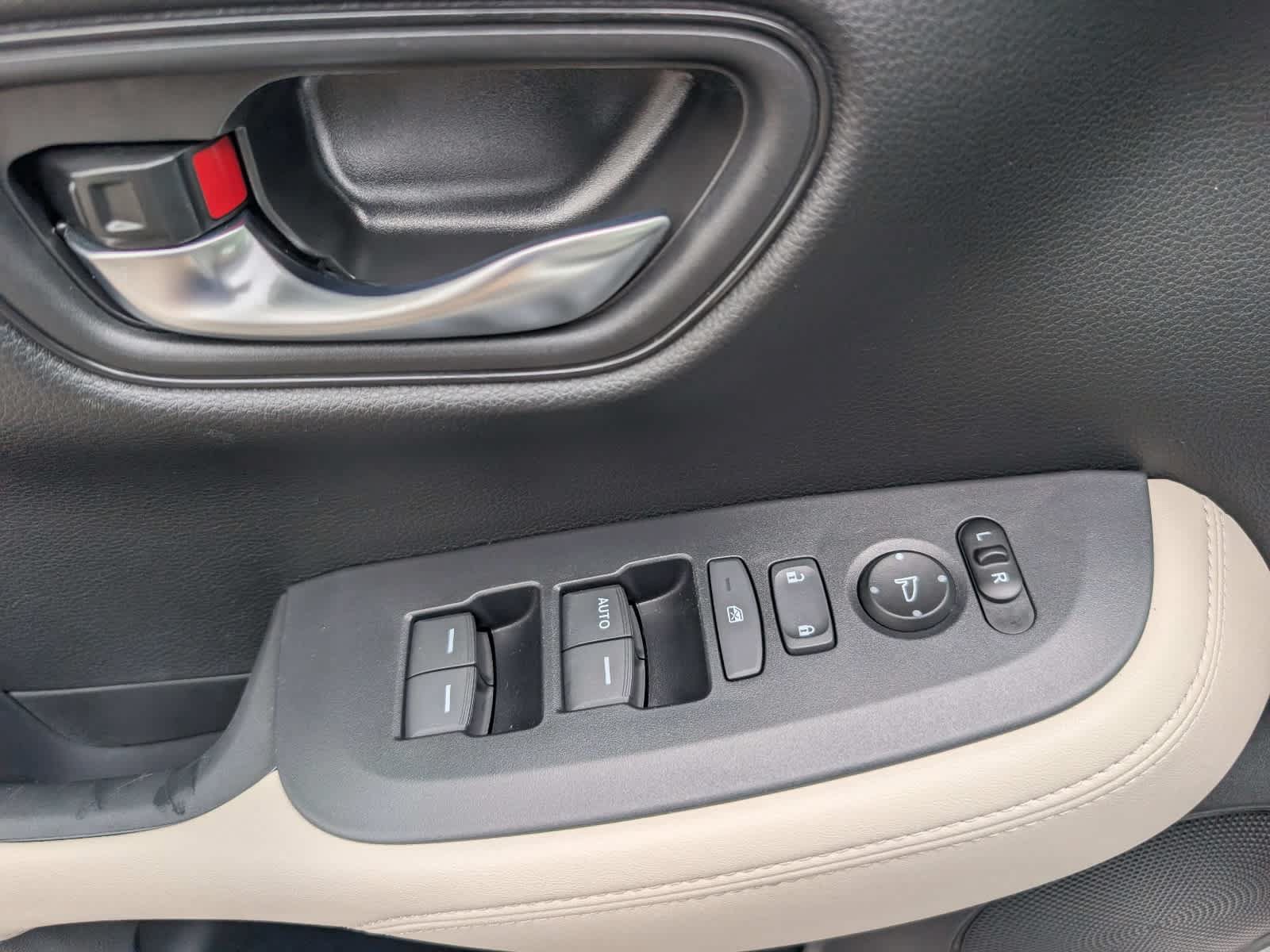 Certified 2025 Honda HR-V LX image 17