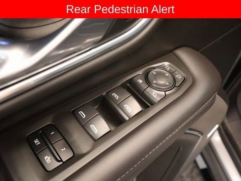 Used 2022 Chevrolet Tahoe Z71 w/ Luxury Package AWD/4WD image 12