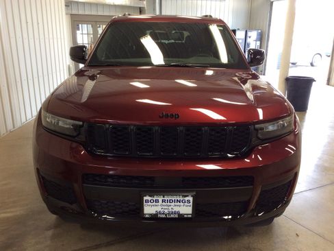 Used 2024 Jeep Grand Cherokee L Laredo image 9