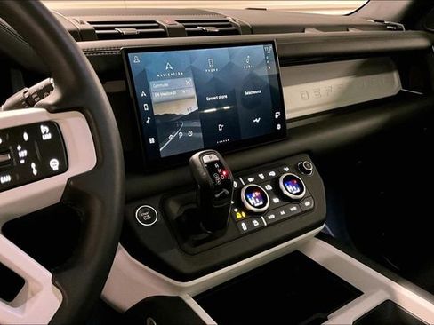 Certified 2025 Land Rover Defender 130 S image 5