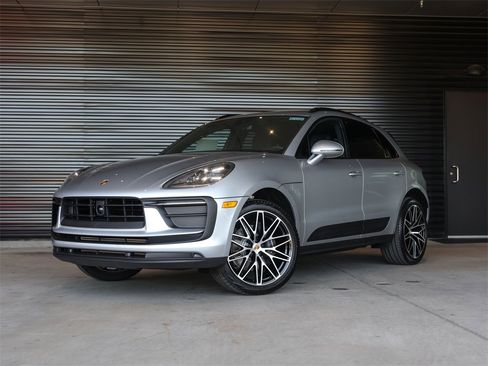 Certified 2025 Porsche Macan image 1