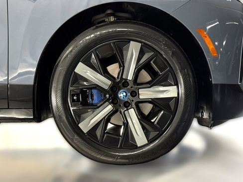 Used 2023 BMW iX xDrive50 w/ Sport Package AWD/4WD image 12