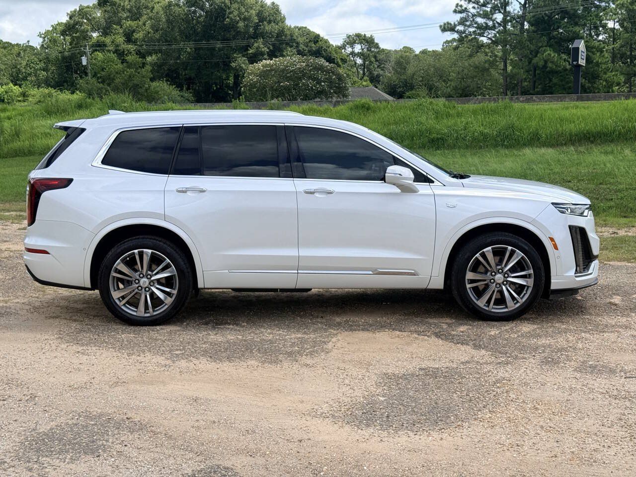 Used 2021 Cadillac XT6 Premium Luxury w/ Platinum Package AWD/4WD image 6
