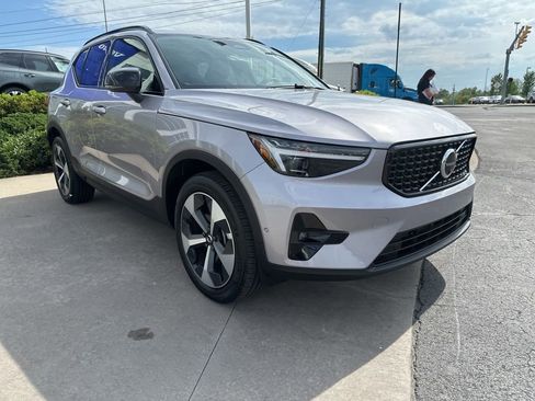 Certified 2026 Volvo XC40 B5 Plus AWD/4WD image 4