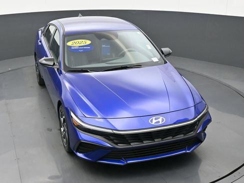 Certified 2025 Hyundai Elantra Sport image 36