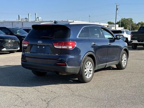 Used 2018 Kia Sorento LX image 5