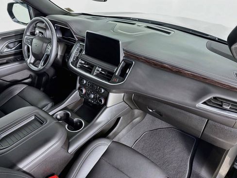 Used 2023 Chevrolet Tahoe Z71 w/ Luxury Package AWD/4WD image 32