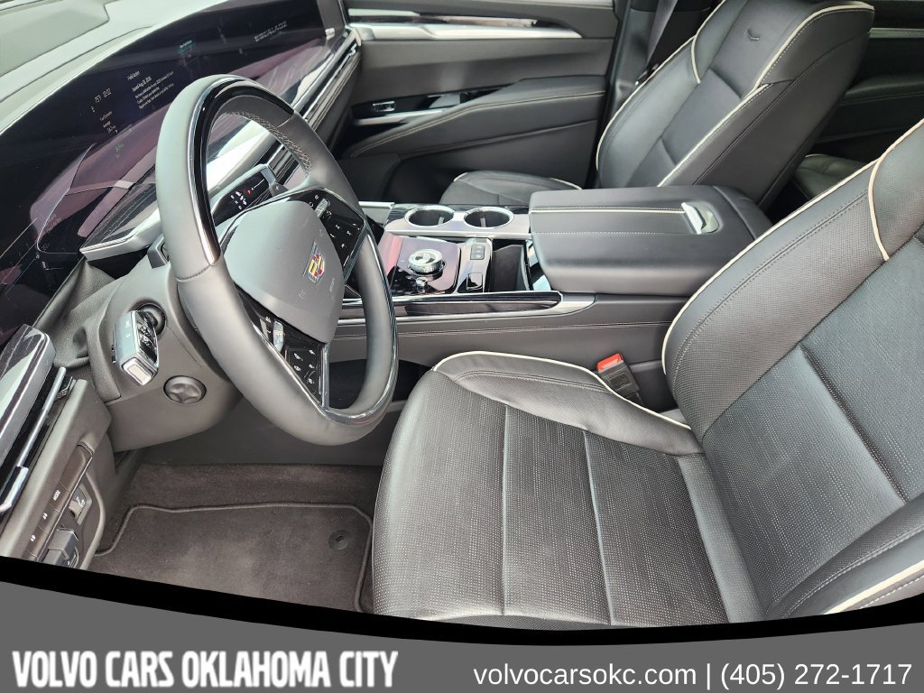 Used 2025 Cadillac Escalade ESV Sport AWD/4WD image 10