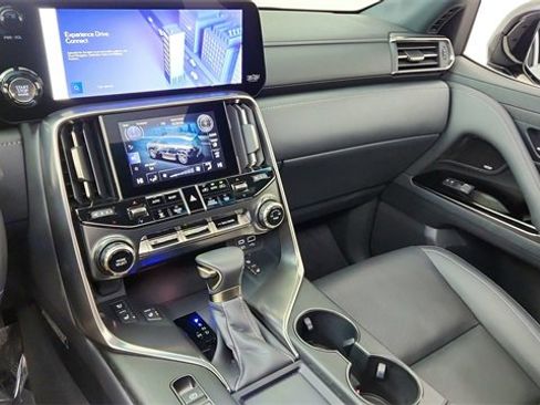 Used 2024 Lexus LX 600 4WD w/ Luxury Package image 47