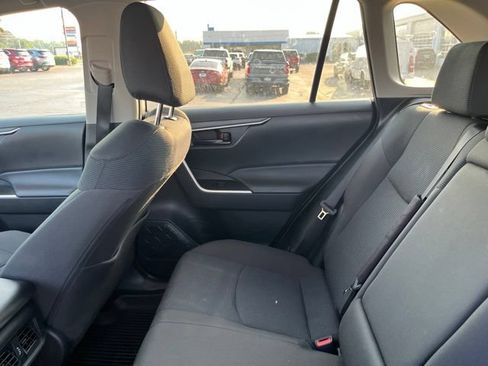 Used 2022 Toyota RAV4 LE AWD/4WD image 12