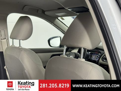 Used 2024 Nissan Rogue SV image 18