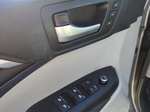 Used 2015 Toyota Highlander Limited image 11