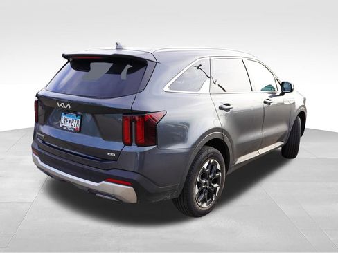 Certified 2024 Kia Sorento S w/ Panoramic Sunroof Package AWD/4WD image 3