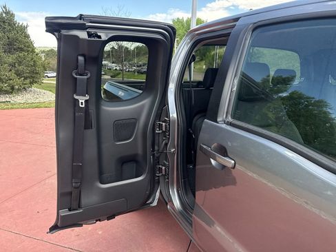 Used 2025 Nissan Frontier SV AWD/4WD image 29