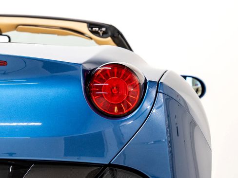Used 2010 Ferrari California image 39