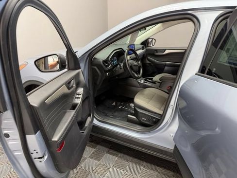 Used 2022 Ford Escape SE w/ Convenience Package FWD image 14