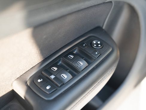 Used 2015 Chrysler 200 Limited w/ Convenience Group image 19