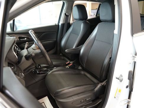 Used 2022 Buick Encore Preferred w/ Safety Package AWD/4WD image 2