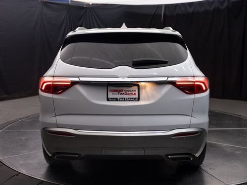 Used 2022 Buick Enclave Essence image 7