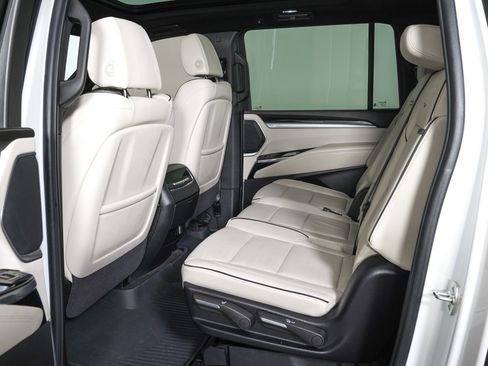 Used 2025 Cadillac Escalade ESV Sport w/ LPO, ONYX Package AWD/4WD image 14