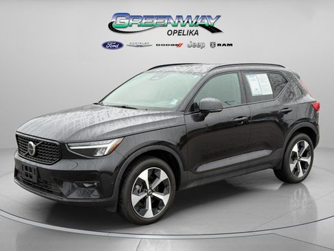Used 2025 Volvo XC40 B5 Plus image 3