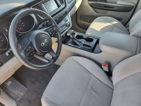 Used 2021 Kia Sedona LX image 12