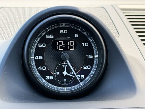 New 2026 Porsche Macan image 28